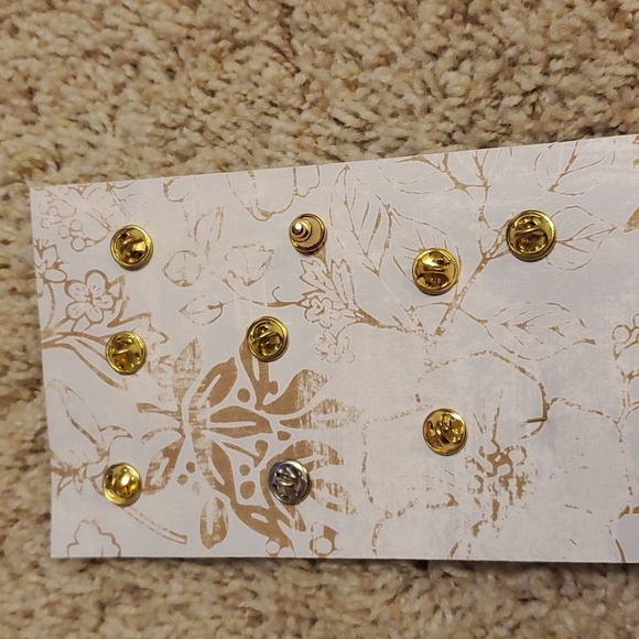 Lapel pin #5 - Picture 2 of 2